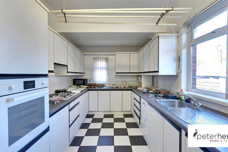 Kitchen - Picture 7 of 21