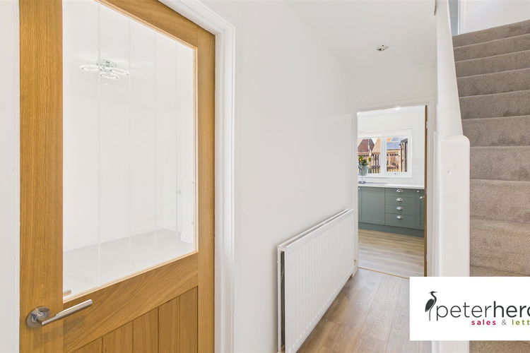 Entrance Hall - Picture 6 of 15