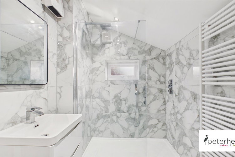 Shower Room - Picture 12 of 20