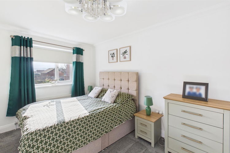 Bedroom 1 - Picture 17 of 33