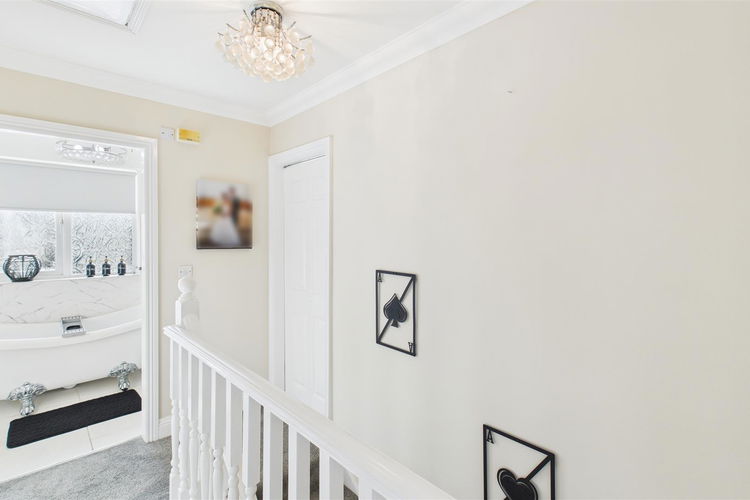 First Floor Landing - Picture 30 of 33