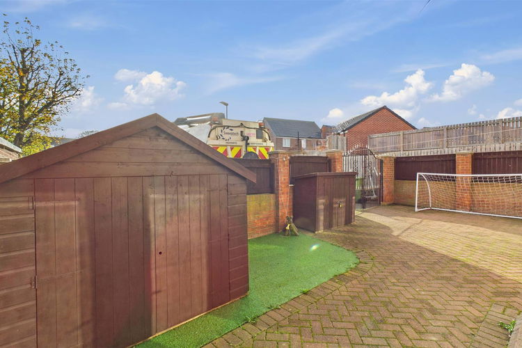 Outside - Picture 31 of 33