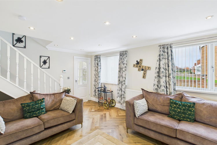 Living Room - Picture 6 of 33