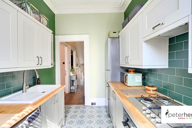 Kitchen - Picture 9 of 27