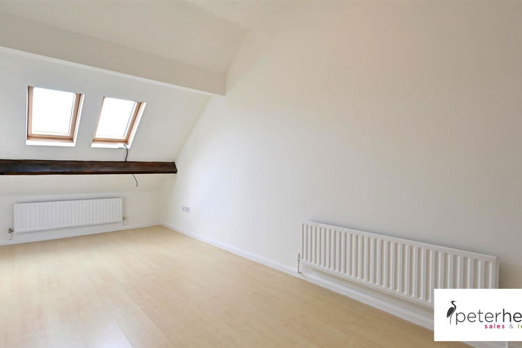 Lounge - Picture 2 of 10