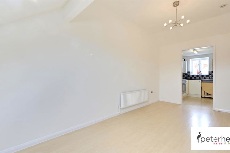 Lounge - Picture 3 of 10