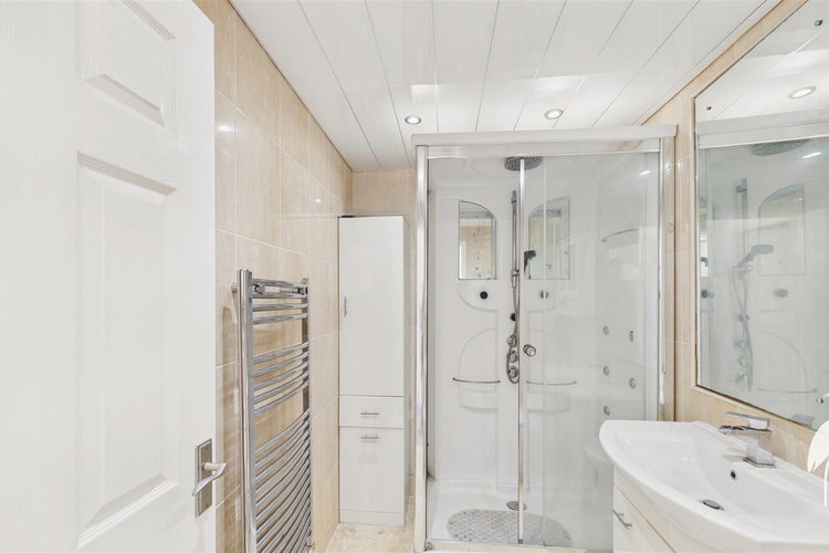 Showerroom - Picture 15 of 22