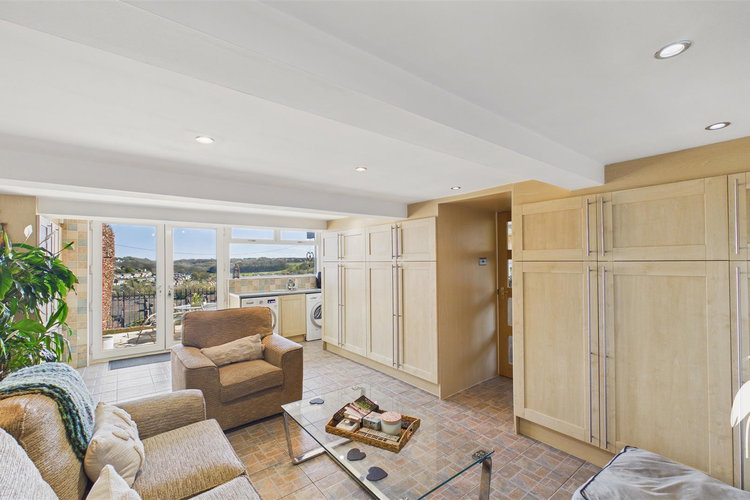 Living and Utility Space - Picture 14 of 54