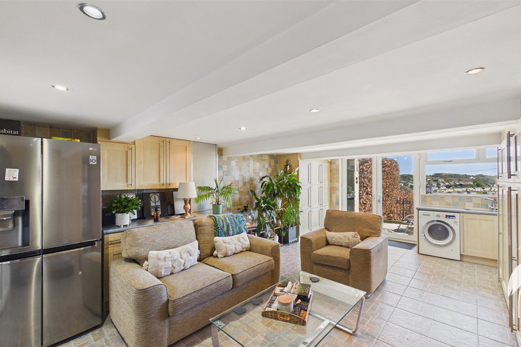 Living and Utility Space - Picture 15 of 54