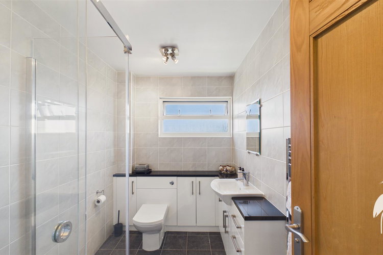 Shower Room - Picture 34 of 54