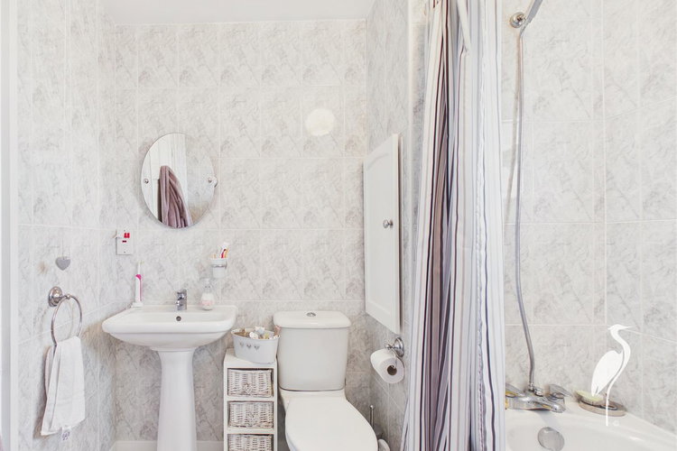 Bathroom - Picture 54 of 54