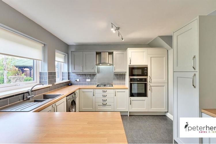 Kitchen & Dining Area - Picture 4 of 22