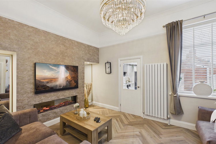 Entrance Hall - Picture 2 of 20