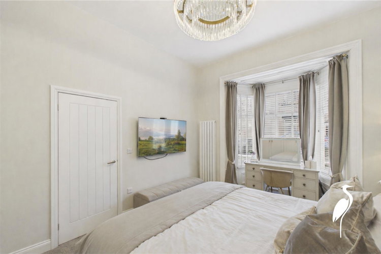 Bedroom 1 - Picture 11 of 20