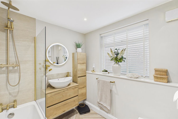 Bathroom - Picture 17 of 20