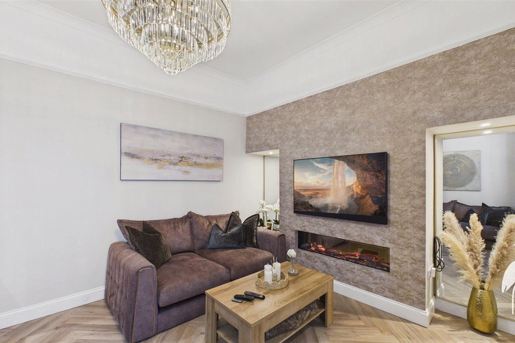 Lounge - Picture 3 of 20