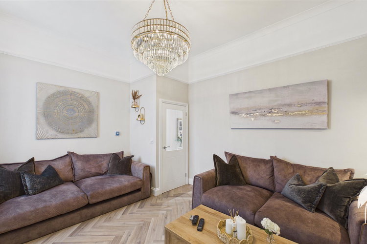 Lounge - Picture 4 of 20