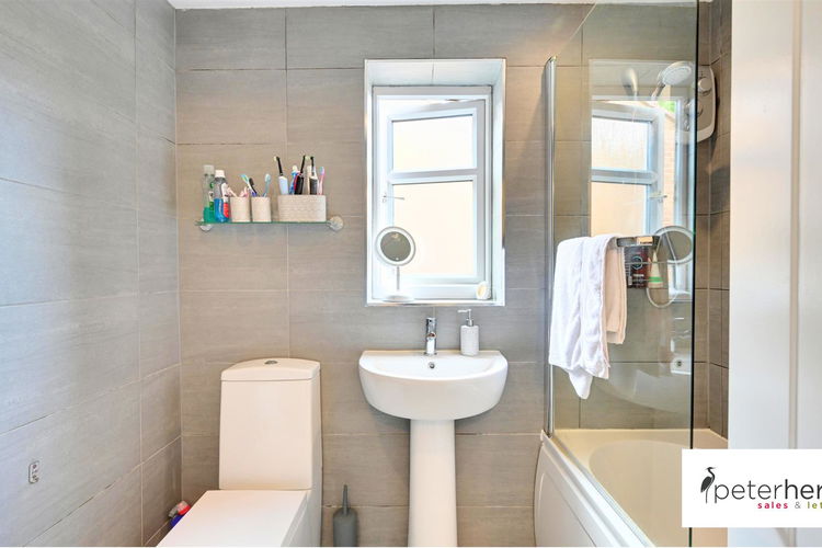 Bathroom - Picture 15 of 20