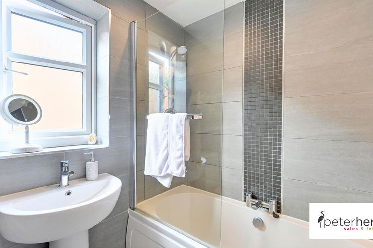 Bathroom - Picture 16 of 20