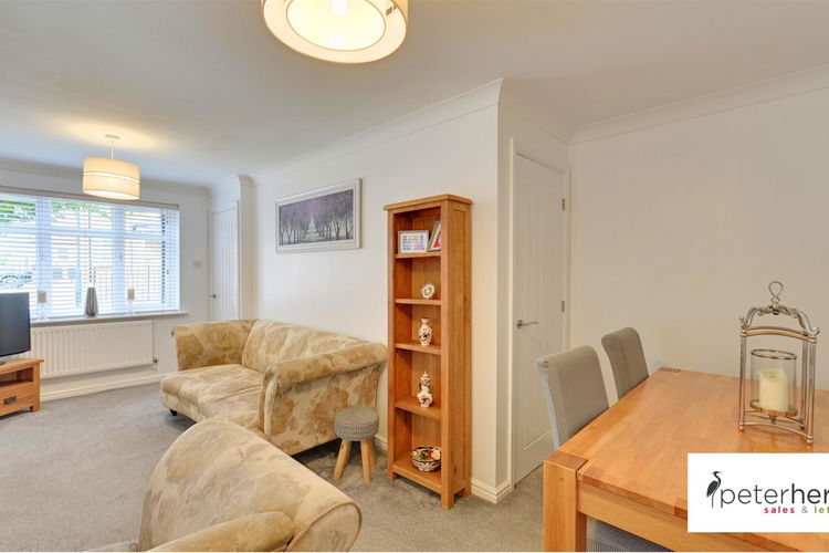 Lounge/Dining Area - Picture 4 of 20