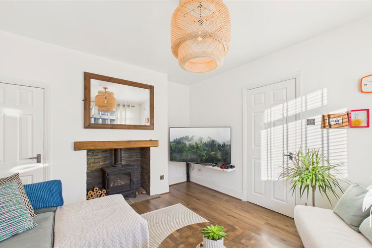 Lounge - Picture 2 of 18