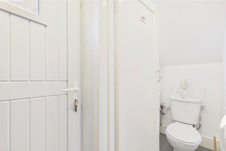 Ground Floor WC - Picture 8 of 18