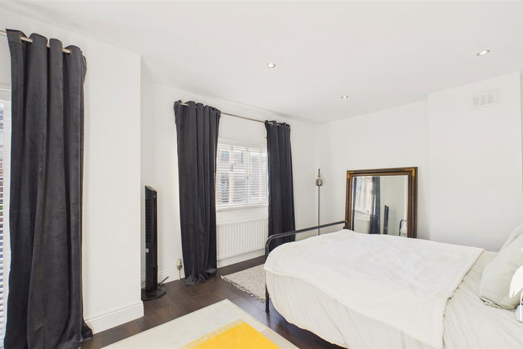 Bedroom 1 - Picture 11 of 18