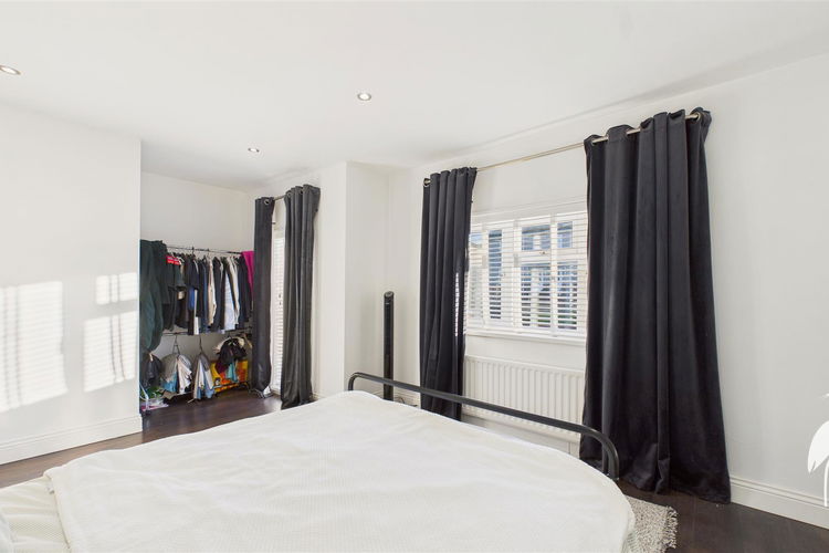 Bedroom 1 - Picture 12 of 18