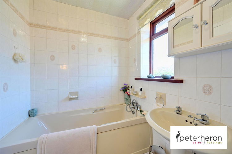 Bathroom - Picture 16 of 18