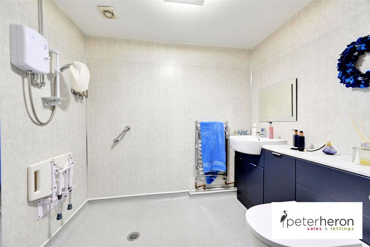 En-Suite - Picture 10 of 18