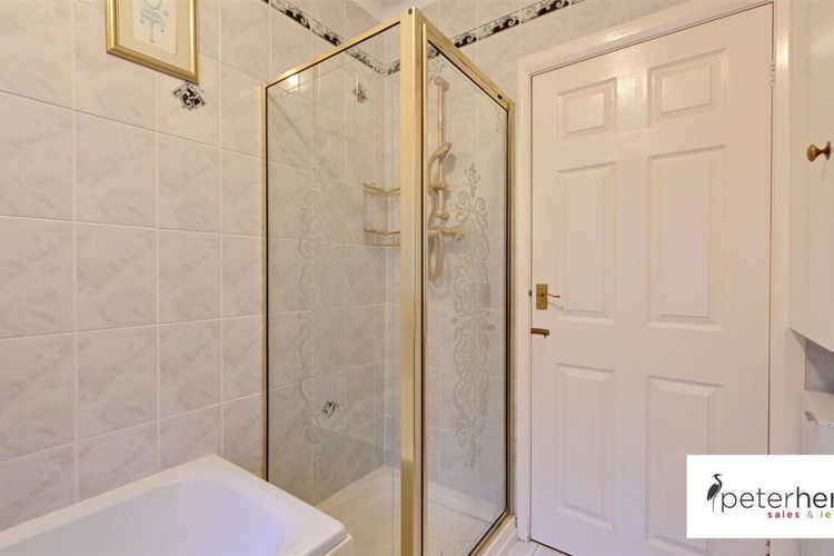 Bathroom - Picture 15 of 17