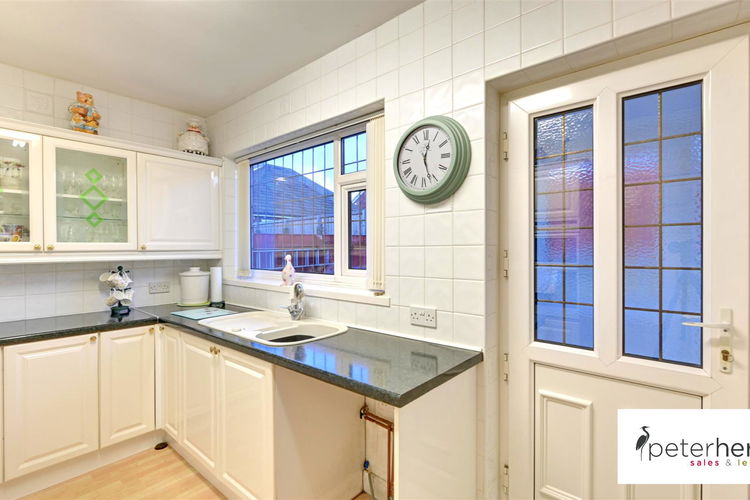 Kitchen - Picture 6 of 17