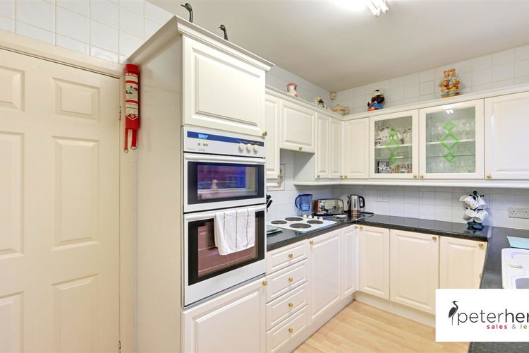 Kitchen - Picture 7 of 17