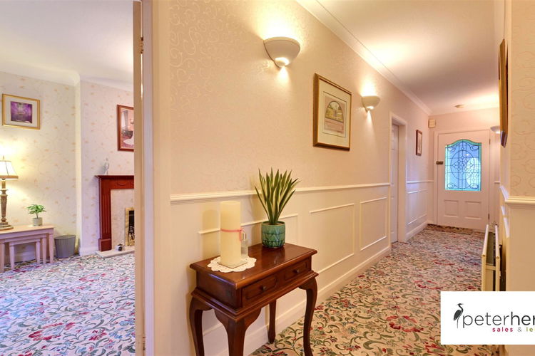Hallway - Picture 10 of 17
