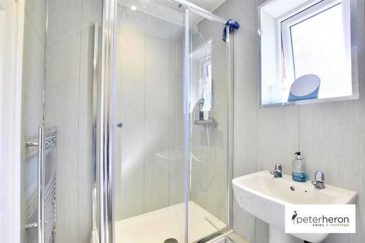 Shower Room - Picture 14 of 15