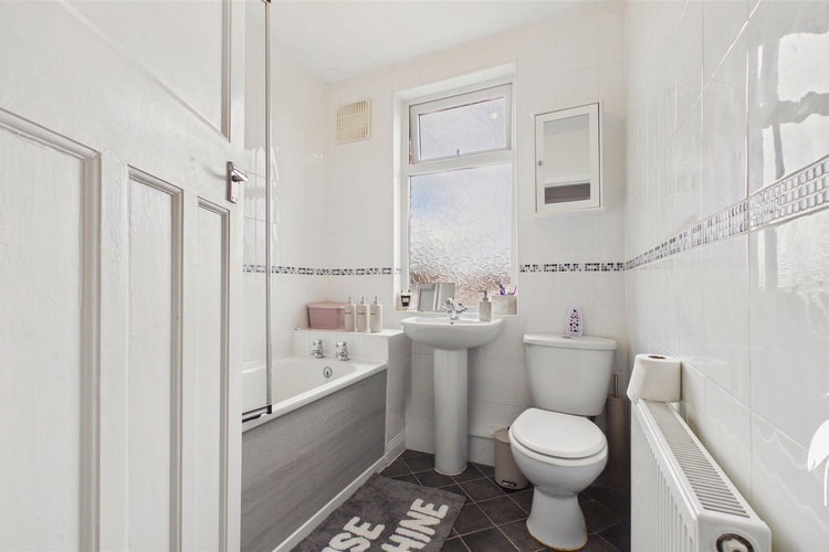 Bathroom - Picture 15 of 20