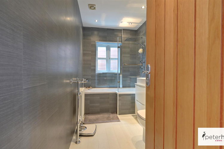 Bathroom - Picture 25 of 29