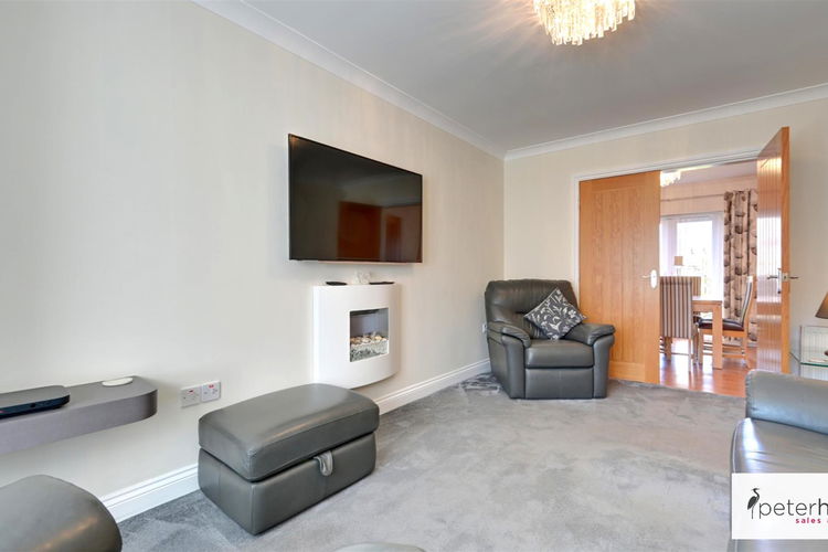 Lounge - Picture 4 of 29