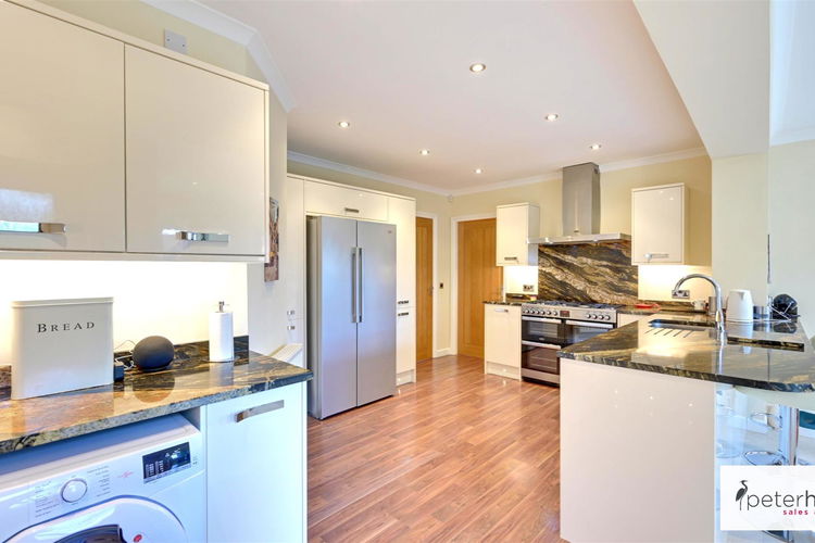Kitchen/Diner & Family Area - Picture 6 of 29