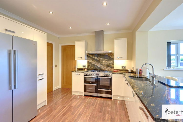 Kitchen/Diner & Family Area - Picture 8 of 29