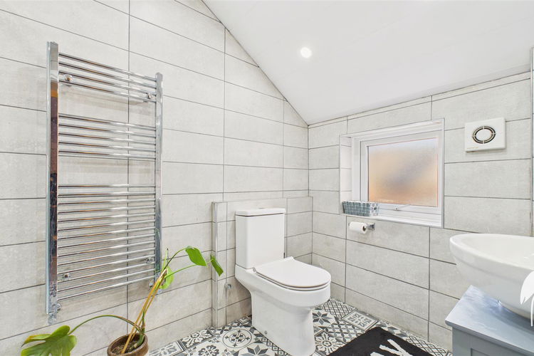 Shower Room - Picture 15 of 17