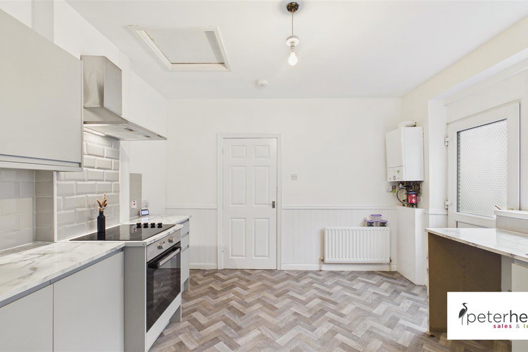 Kitchen - Picture 6 of 13
