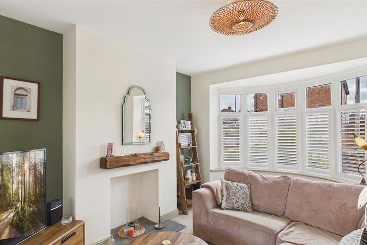 Lounge - Picture 2 of 25