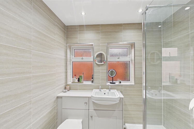 Shower Room - Picture 20 of 25