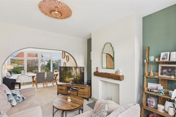 Lounge - Picture 3 of 25