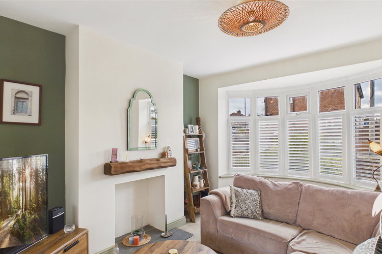 Lounge - Picture 2 of 25