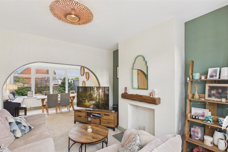 Lounge - Picture 3 of 25