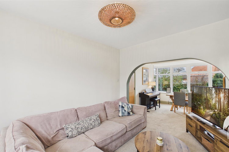 Lounge - Picture 4 of 25