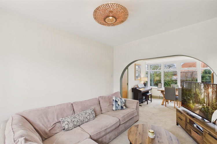 Lounge - Picture 4 of 25