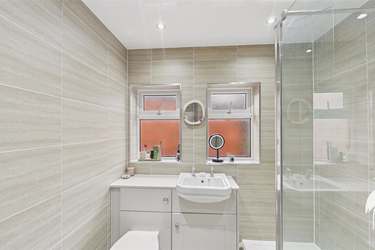 Shower Room - Picture 20 of 25